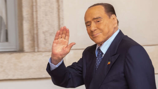 Il governo ha deciso il lutto nazionale per la morte di Silvio Berlusconi nell'intera giornata di mercoledì
