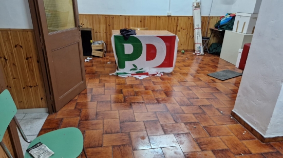 Vandalizzata la sede dei Giovani Democratici, "non ci faremo intimidire da questi barbari atti"