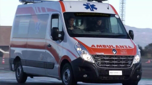 Un ragazzino di 13 anni è morto dopo essere stato travolto da un'auto pirata