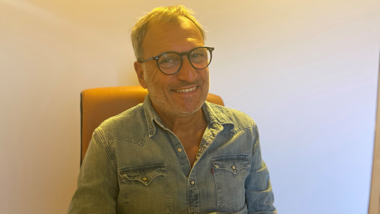 Lunedì 7 agosto a Pesaro "Il ladro di storie, appunti di viaggio di un giornalista distratto" di e con Luca Pagliari