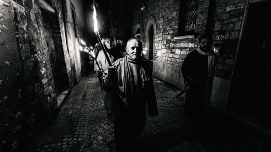 "Una fila al medesimo", a Cantiano la mostra fotografica di Filippo Biagianti dedicata alla Turba