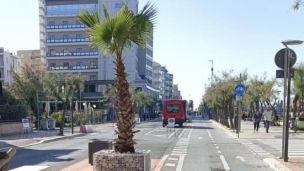 Abbraccia e sfila collana a signore in Viale Trieste a Pesaro, fermate dalla Polizia due donne di 27 e 22 anni
