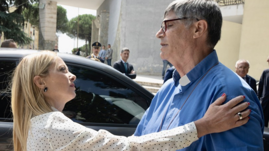 Giorgia Meloni in visita a Caivano, comune scosso dal caso delle ripetute violenze sessuali su due ragazzine