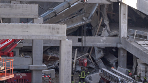 Crolla pilone durante la costruzione di un supermercato: morti due operai, tre estratti vivi e si cercano altri tre