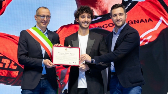 Il campione del mondo Francesco "Pecco" Bagnaia è ufficialmente cittadino benemerito di Pesaro