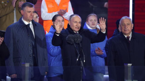 Putin: "La Russia non rinuncerà alla Crimea e alle altre regioni in Ucraina" - USA e Europa: "Elezioni farsa"