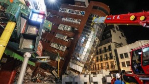 Un violento terremoto di magnitudo 7.4 ha colpito la costa orientale di Taiwan, morte nove persone