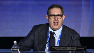 Il presidente della Liguria Giovanni Toti è indagato anche per falso nella gestione di alcune discariche