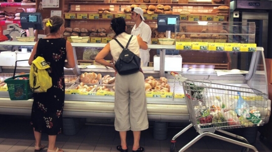 Oltre la metà degli italiani non arriva a fine mese senza grandi difficoltà, secondo l'ultima indagine di Eurispes