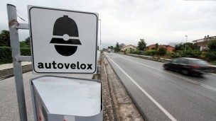 Autovelox, arriva il nuovo decreto: "Dovrà essere sempre ben visibile, stop ai dispositivi trappola"