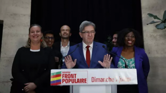 Colpo di scena in Francia, ribaltati i dati del primo turno: la sinistra del Nuovo Fronte Popolare è in testa