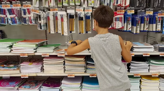 Scuola, Codacons: "Previsti aumenti anche del 15% per l'acquisto di libri e materiali per alunni e studenti"