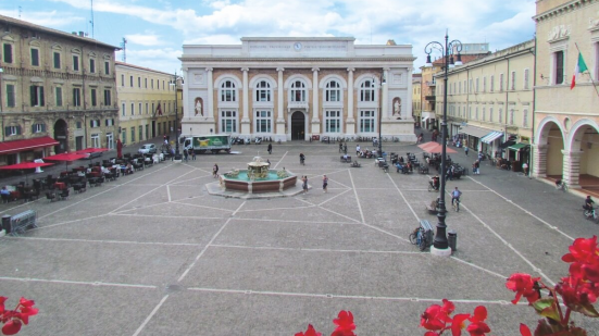 Dal 30 agosto nuovo assetto in Piazza del Popolo: il palco sarà posizionato vicino al palazzo delle Poste