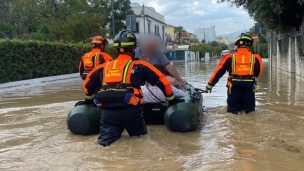 Maltempo in Emilia-Romagna: fiumi tracimati, mille persone senza casa, scuole chiuse e treni cancellati