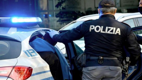 Aggrediti due poliziotti a Pesaro in Piazzale Lazzarini