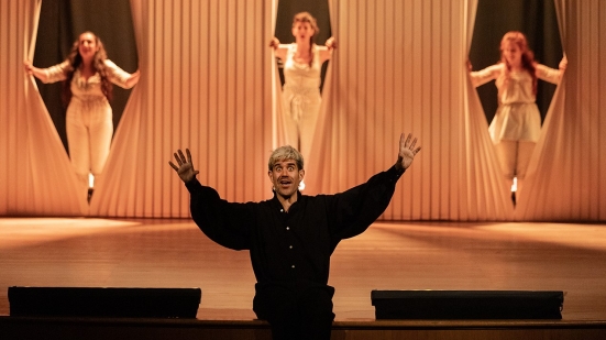 Venerdì al Teatro Sanzio di Urbino in scena Matthias Martelli in "Eretici. Il fuoco degli spiriti liberi"