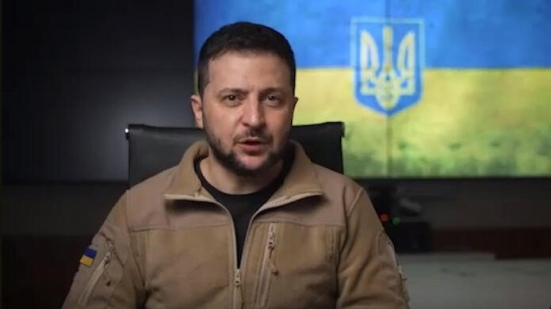 Zelensky: "Pronto a dialogare con Putin se Trump fornirà all'Ucraina garanzie di sicurezza"
