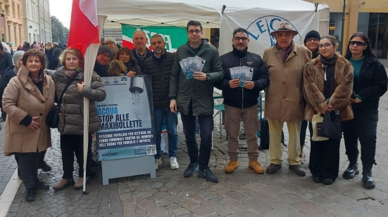 Centrodestra Pesaro: "Un successo oltre le previsioni, più di 1000 firme contro le maxi bollette dell'acqua"