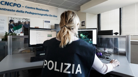 Pedopornografia on-line, vasta operazione della Polizia Postale con oltre 100 perquisizioni e 34 arresti