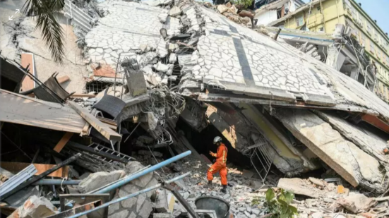 Terremoto nel Mandalay, crolla una scuola materna: ritrovati i corpi di 12 bambini in età prescolare