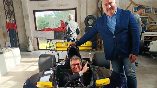 Baldelli in visita a Formula Prestige: "Abbiamo rimesso benzina alle Marche, che erano una Ferrari ferma"