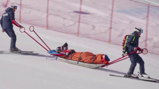 Brignone, grave infortunio: frattura di tibia e perone