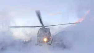 Atterra con l'elicottero sulle Dolomiti per sciare, "sono molto impegnato e l'ho preso per guadagnare tempo"