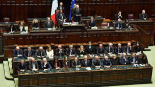 Camera e Senato ricordano Papa Francesco tra standing ovation, citazioni ma anche nuove polemiche