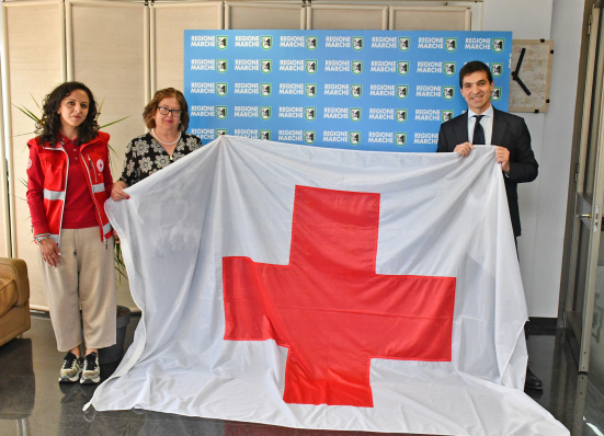 La bandiera della Croce Rossa sventolerà a Palazzo Raffaello in omaggio ai volontari