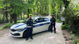 Arresto nel parco "Passeggi" a Fano, fermato 30enne sorpreso con droga e materiale sospetto