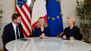 Meloni "pontiera" tra Stati Uniti e Unione Europea: trilaterale per rilanciare il dialogo transatlantico