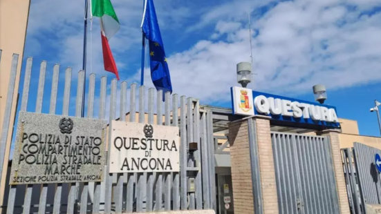 Perseguita l'ex compagna con insulti e molestie sul lavoro: ammonito 40enne ad Ancona