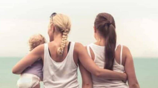 Il Comune di Pesaro riconosce il bambino di due mamme, "siamo tra i primi in Italia"