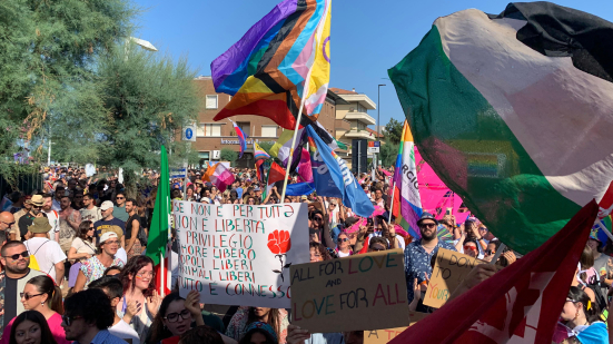 In migliaia per il Marche Pride, Biancani e gli assessori: "Fieri di lanciare da Pesaro il messaggio di uguaglianza"