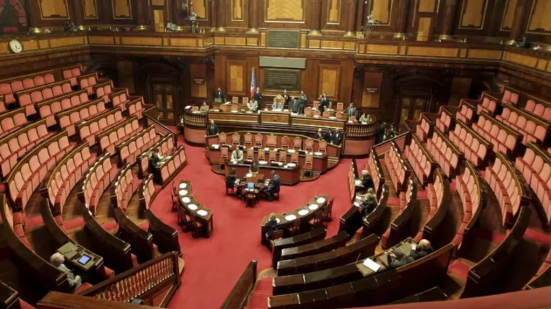Bocciato l'emendamento della Lega sul terzo mandato: Calderoli attacca Forza Italia