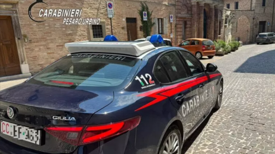 Rapina a Urbino, arrestato un 33enne sorpreso a rubare da un'auto delle Poste