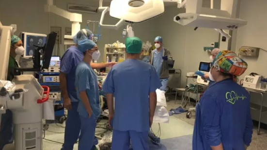 Bambino di due anni operato ad Ancona: stop alle crisi epilettiche grazie a un intervento rivoluzionario