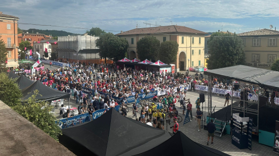 Giro d'Italia Women: tappa spettacolare tra Fermignano e il Monte Nerone con il successo di Sarah Gigante