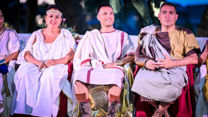 La Fano dei Cesari, cena in Piazza XX Settembre: biglietti esauriti in poche ore, aperta una nuova tranche