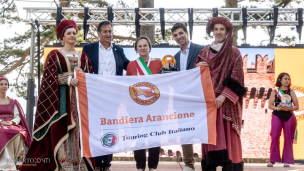 Gradara tra i 30 Comuni marchigiani premiati con la Bandiera Arancione 2025