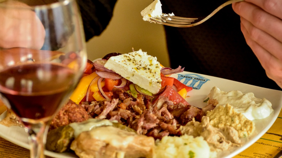 Urbino Food Fusion Estate: sapori dal mondo e tradizione greca con la Taverna Magna Grecia