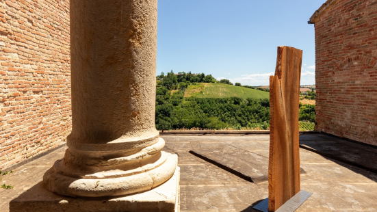 "L'anima del legno" di Herbert Golser: sculture internazionali al Palazzo Roveresco di Montebello