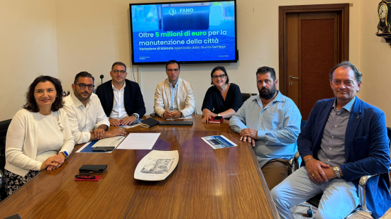 Fano, oltre 5 milioni di euro per scuole, strade, cimiteri e spazi verdi: approvata la variazione di bilancio 2025