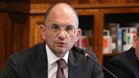 Castelli replica alle accuse sulla ricostruzione post sisma: "Dati mistificati per fini elettorali"