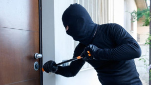 Furti in casa durante le vacanze: oltre 7 italiani su 10 temono il rientro in abitazioni svaligiate