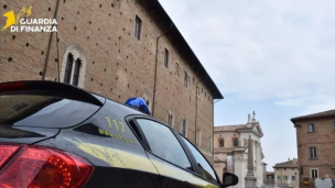 Infermiera accusata di peculato e furto: sequestrati 100mila euro nell'entroterra pesarese