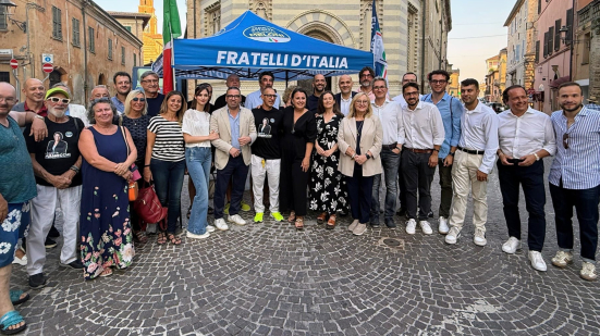 Fano, piazza gremita per l'incontro di Fratelli d'Italia su giustizia, sicurezza e riforme