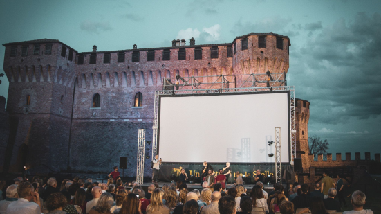 Ferragosto 2025 a Gradara: cinema all'aperto, eventi speciali e musica dal vivo al Castello