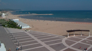 Fano, atto vandalico informatico contro il totem turistico del Lido: trasmesso materiale pornografico