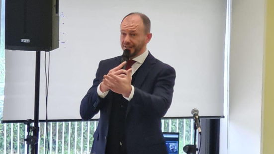 Petrucci replica a Paolini: "Mi attacca commettendo errori"